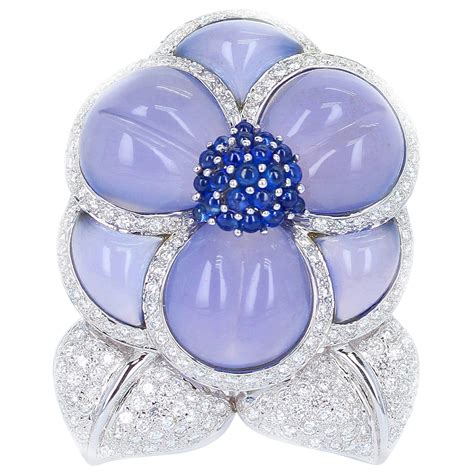 cartier brooch buyer